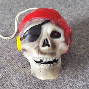 Vintage Trendmasters Pirate Skull Shaking Strobe Light